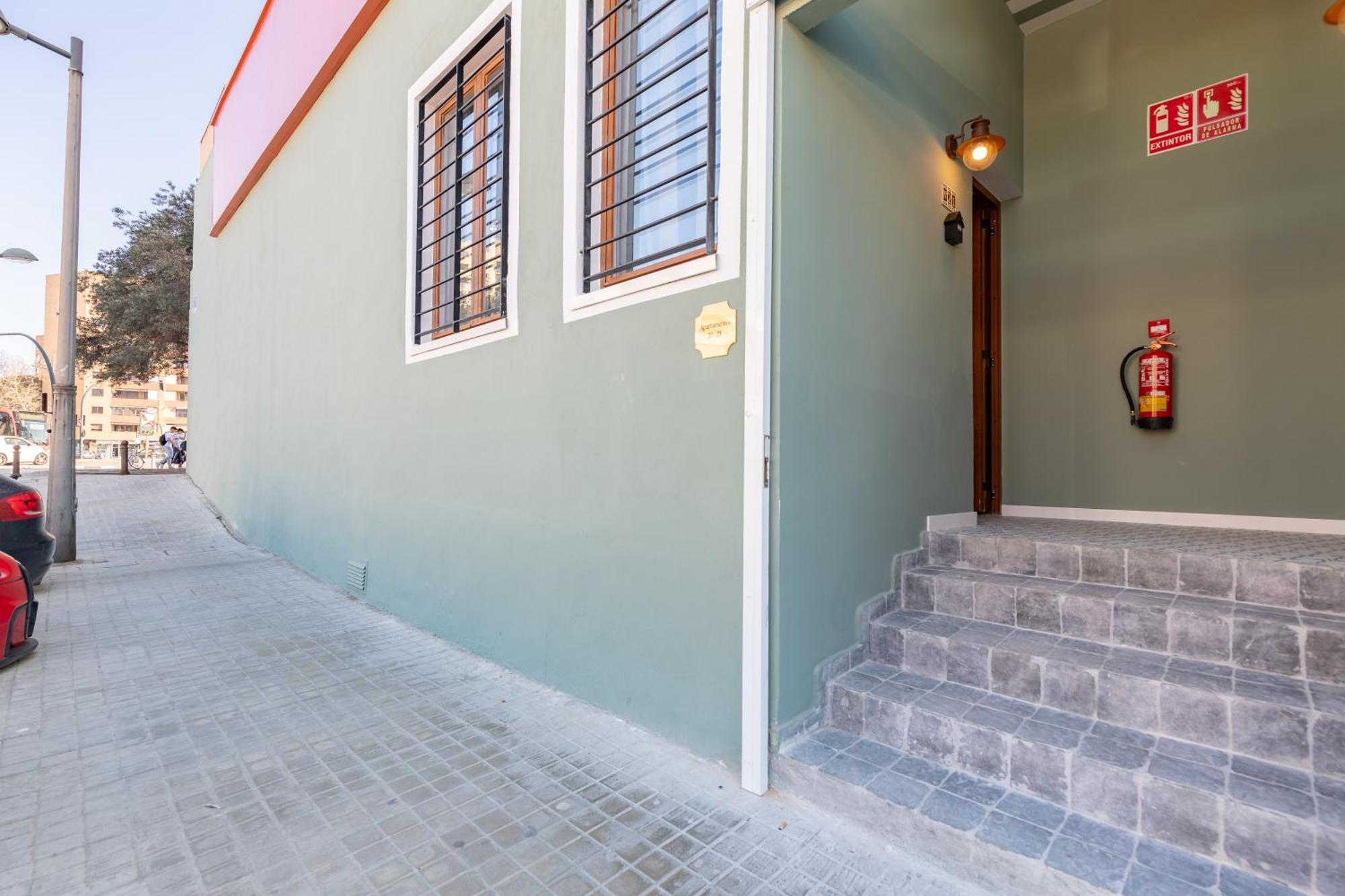 ולנסיה The Little Village Apartments מראה חיצוני תמונה